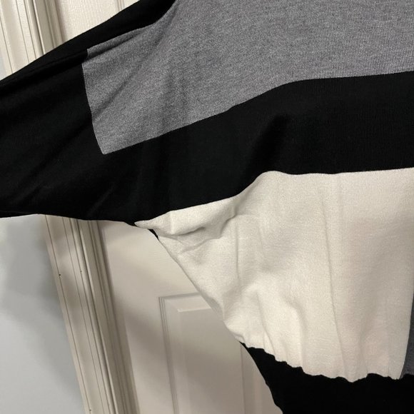 Aaeda XL Color-block Sweater - Picture 4 of 7